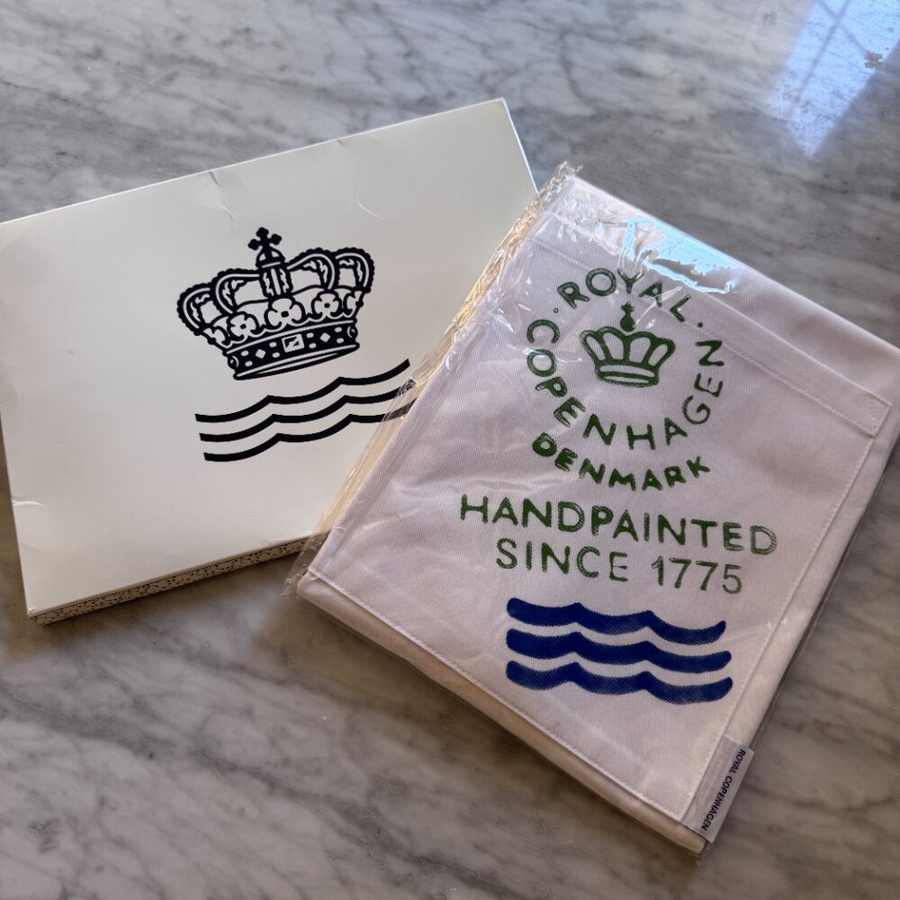 Royal Copenhagen Apron & Oven Glove Set – Limited Asian Market Edition